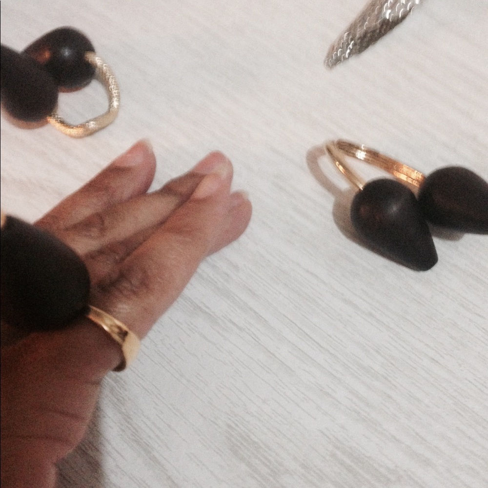 Jewelry - Picture 3 of 4